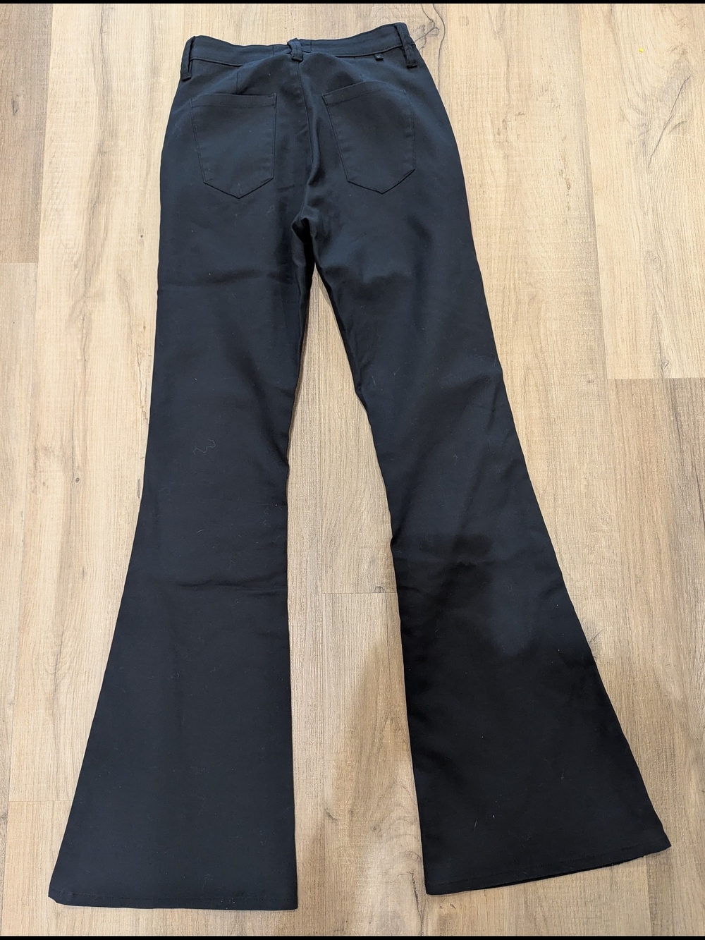 DU/ER Black Flared Jeans — Sleek Women's - Picture 4 of 8